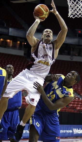H&eacute;ctor
                Pepito Romero